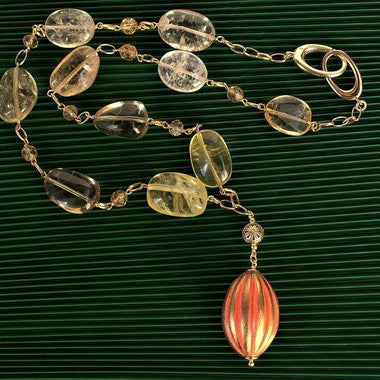 Collana con quarzo citrino e ceramica plissé