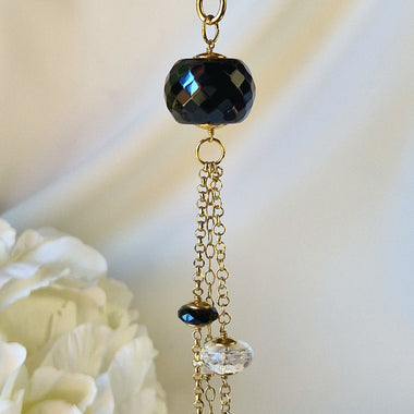 Collana lunga con perle, onice e cristallo di rocca