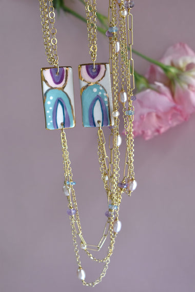 Collana multifilo con perle, topazio, ametista e ceramica dipinta oro 24k 