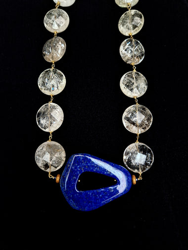 Collana con cristallo di rocca e lapislazzuli dipinto oro 24 kt