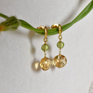 Orecchini pendenti in argento 925 con peridoto e quarzo citrino dipinto con oro 24k
