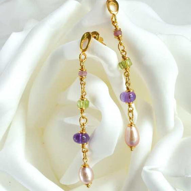 Orecchini pendenti con perle, peridoto e ametista