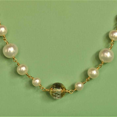 Collana in argento con perle e cristallo di rocca dipinto oro 24k