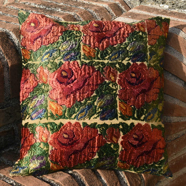 cuscino in lino ricamato di seta