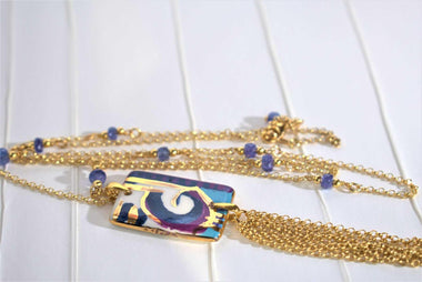 Collana di tanzanite e ceramica dipinta a mano oro puro terzo fuoco