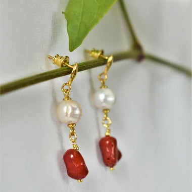 Orecchini con perle e corallo