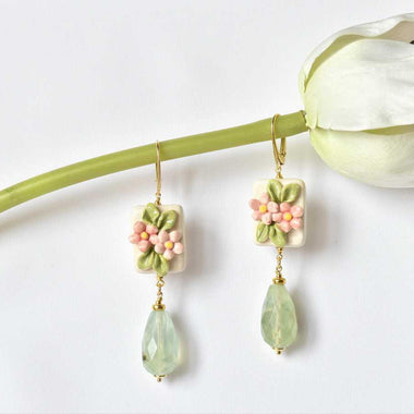 Orecchini pendenti in ceramica e Prehnite