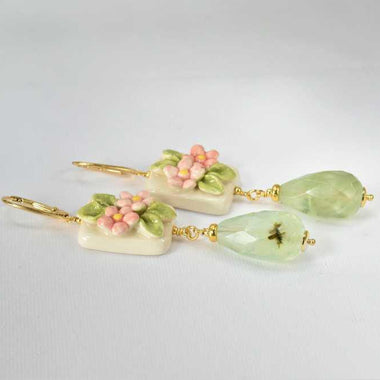 Orecchini pendenti in ceramica e Prehnite