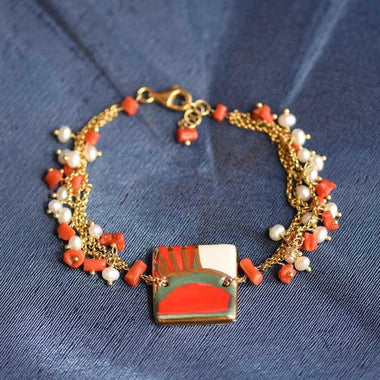 Bracciale con corallo, perle e ceramica dipinta a mano oro 24k