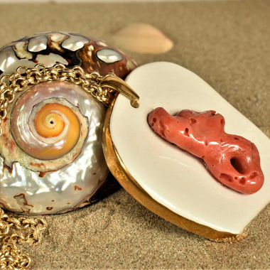 Girocollo con ceramica dipinta oro 24k e corallo
