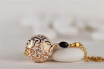 Collana con diamanti neri e ceramica dipinta a oro puro 24k