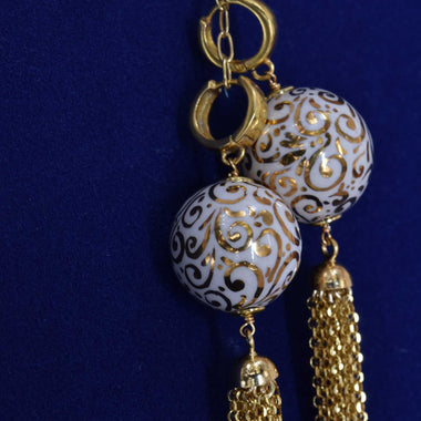 Orecchini pendenti donna in maiolica dipinta con oro 24k e nappa in catena