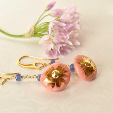 Orecchini in ceramica dipinta oro 24k e tanzanite