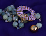 Collana lunga con prehnite e ceramica dipinta con oro 24k