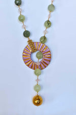 Collana lunga con prehnite e ceramica dipinta con oro 24k