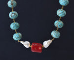 Girocollo con perle barocche, corallo bambù e Howlite color turchese 2