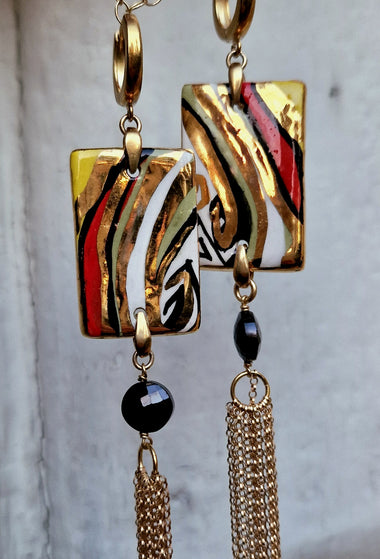 Orecchini pendenti con spinello e ceramica dipinta oro 24k