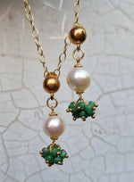 Orecchini pendenti donna con smeraldi e perle