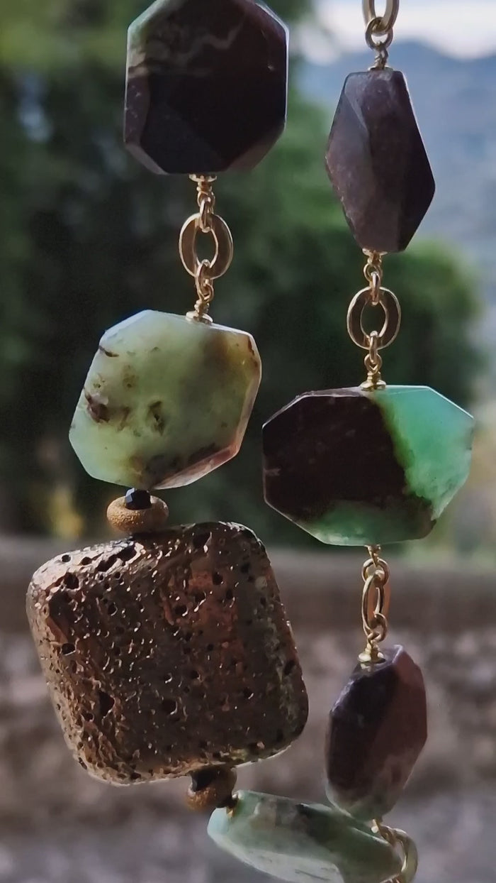 Collana con crisoprasio e pietra lavica dipinta oro 24k