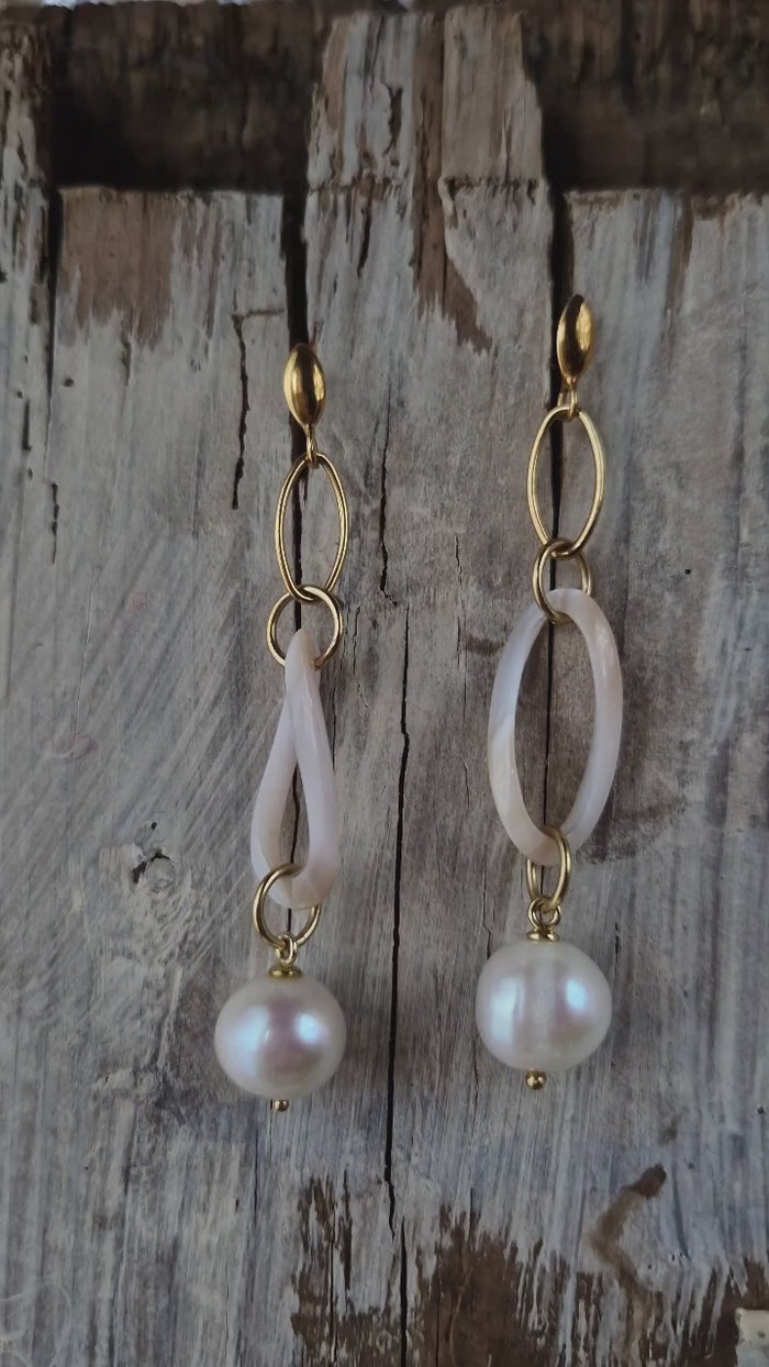 Orecchini a perno con perle e agata