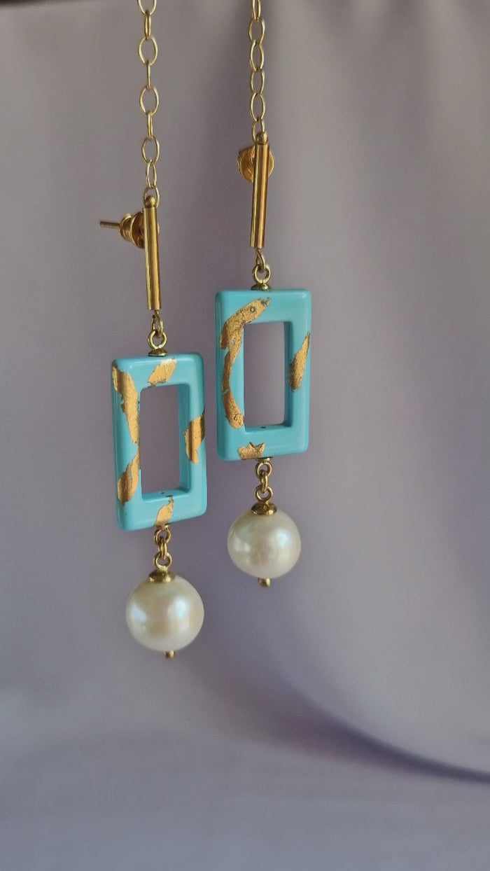 Orecchini con perle e pasta di turchese decorata foglia oro 24k