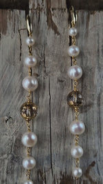 Orecchini a monachella con perle e quarzo dipinto oro 24k