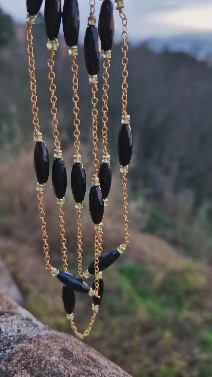 Collana lunga con onice e peridoto