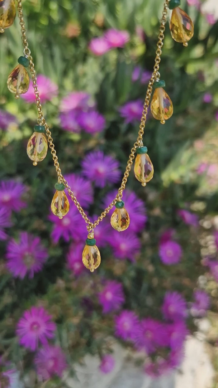 Girocollo con le gocce di quarzo citrino e smeraldi naturali