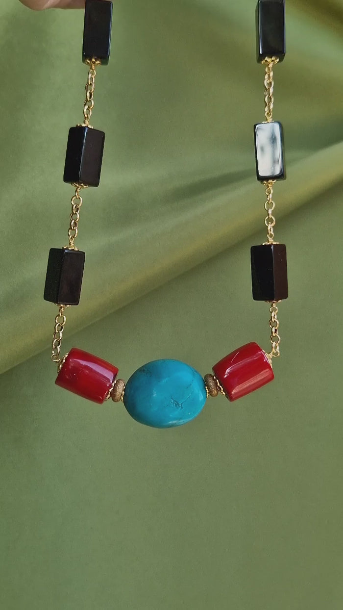 Collana con turchese naturale, onice e corallo bambù