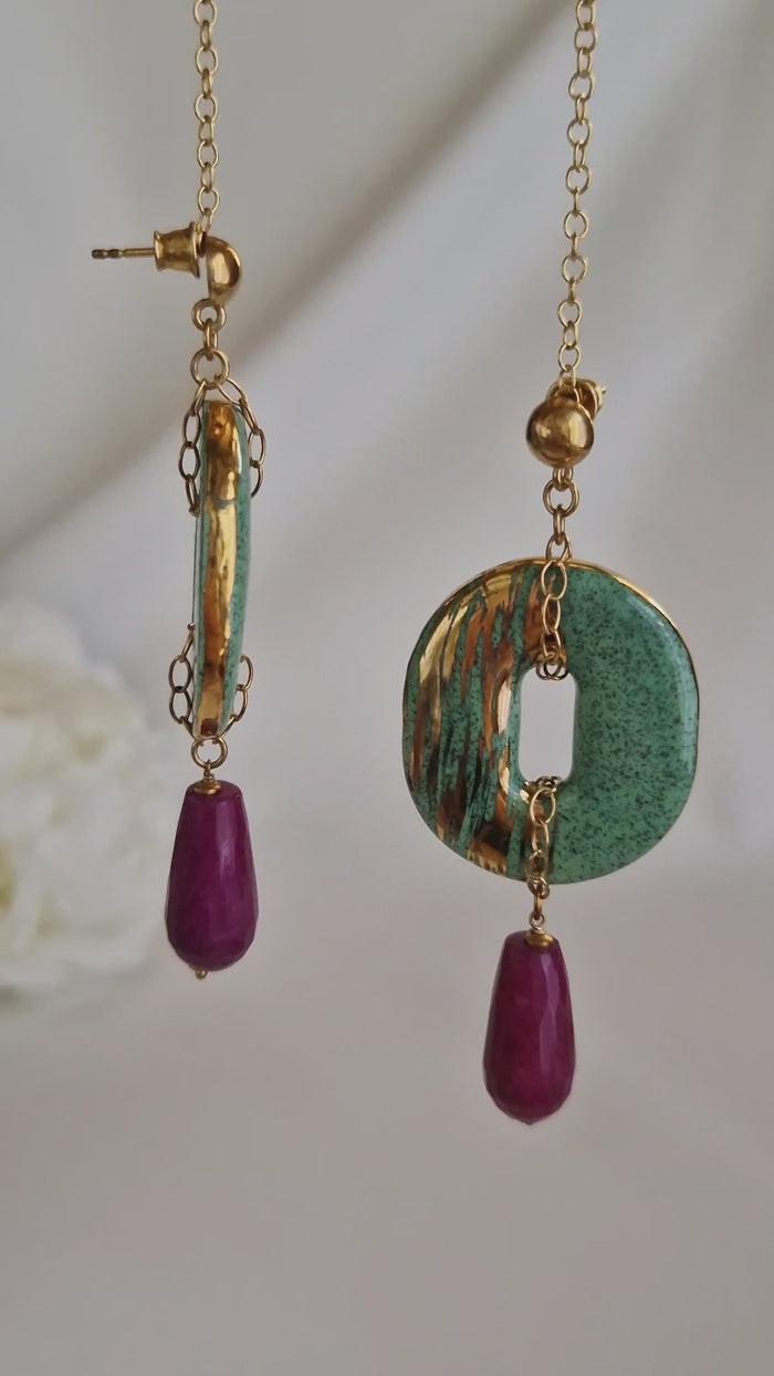 Orecchini pendenti con ceramica dipinta oro 24k e agata