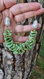 Collana con perle barocche e ruches in ceramica dipinta oro 24k