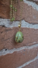 Collana con peridoto e ceramica dipinta a mano oro zecchino a terzo fuoco