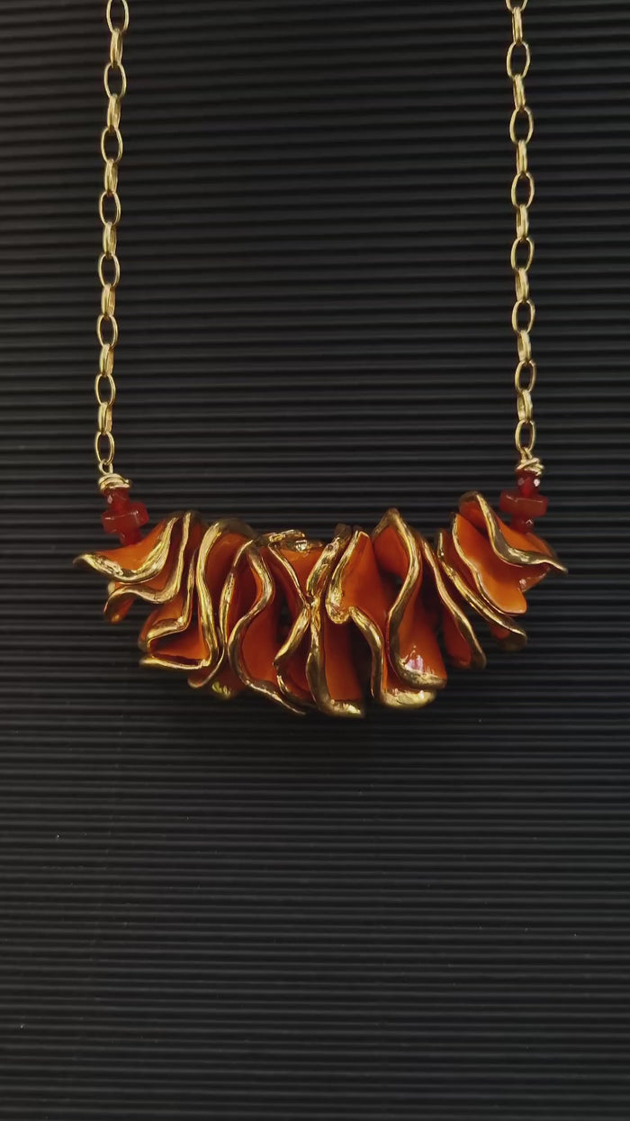 Collana con ruches in ceramica dipinta a mano con oro 24k