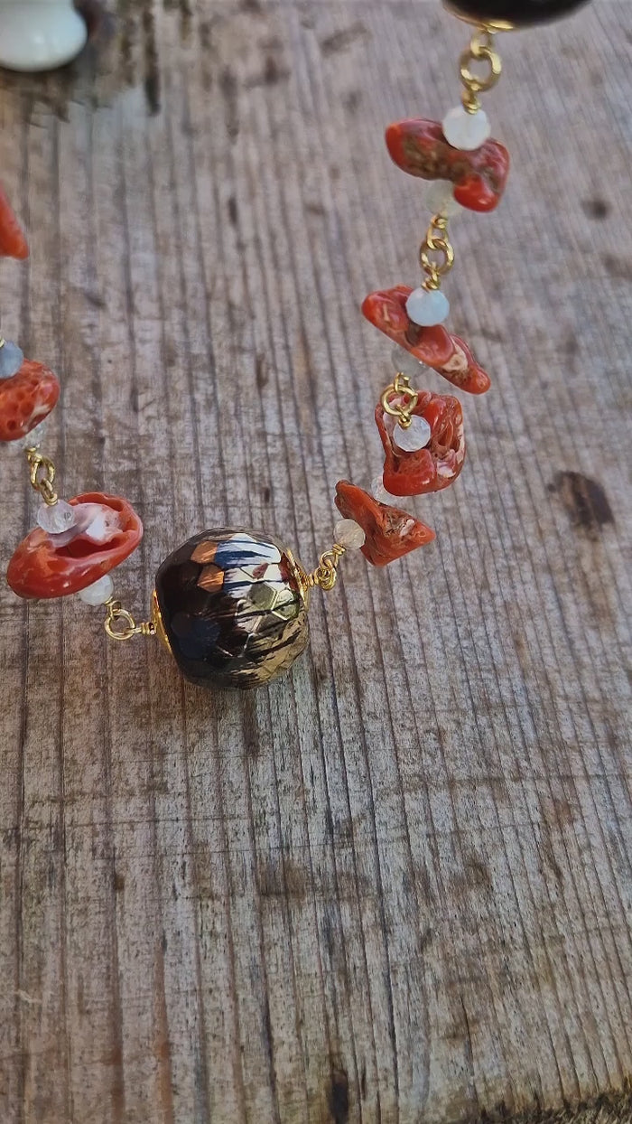 Collana di corallo, acquamarina e onice dipinto oro 24k