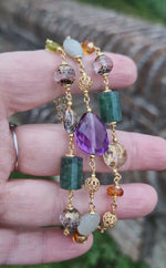 Bracciale multifilo con ametista, peridoto, quarzo citrino e cristallo di rocca dipinto con oro 24k