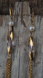 Orecchini a monachella con cristallo di rocca dipinto oro 24k e perla