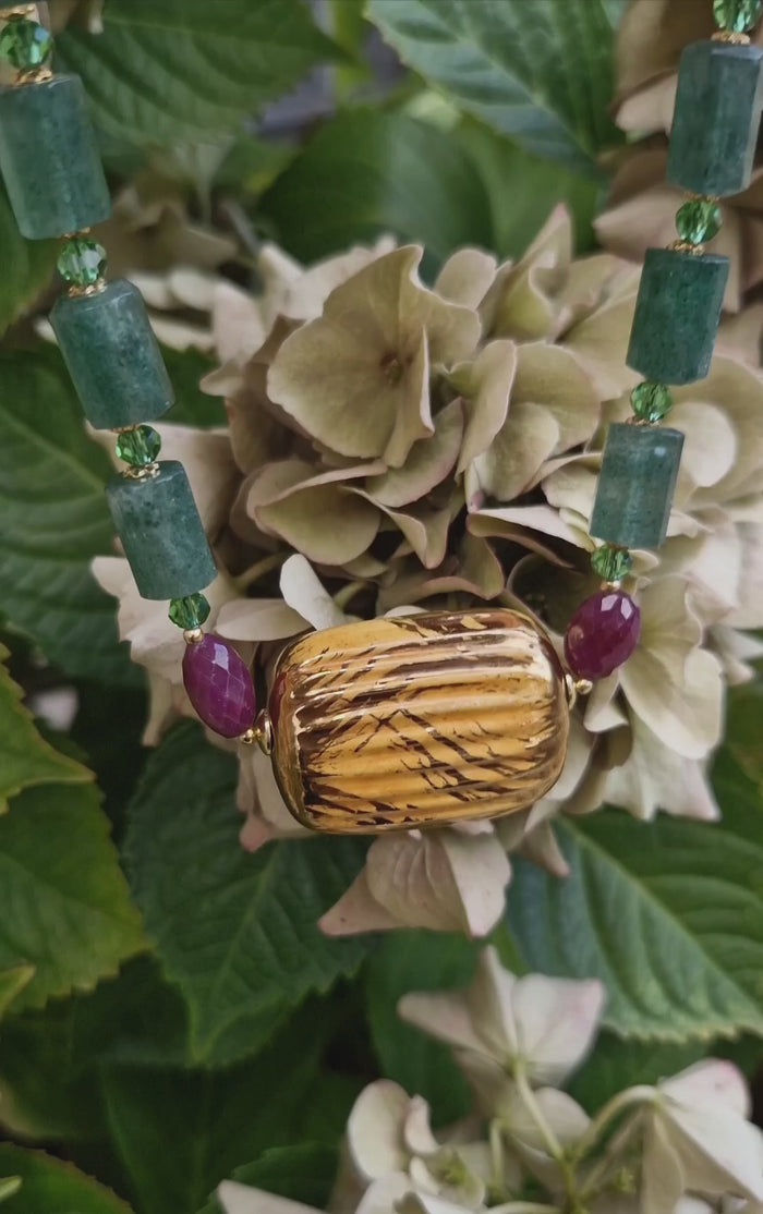 Collana con ceramica dipinta oro 24k, rubino e giada