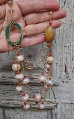 Collana multifilo con perle, prehnite, agata, calcite e corniola