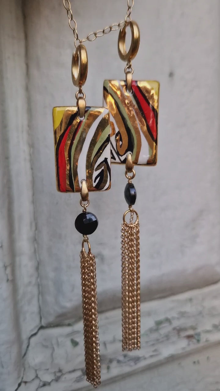 Orecchini pendenti con spinello e ceramica dipinta oro 24k