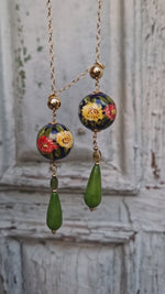 Orecchini pendenti in maiolica, giada e tormalina