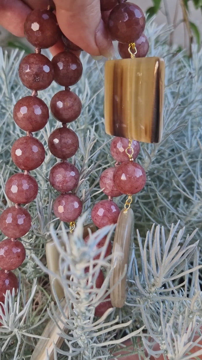 Collana lunga di agata e corno