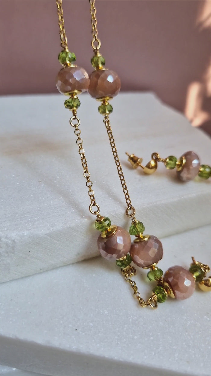 Girocollo con peridoto e pietra di luna