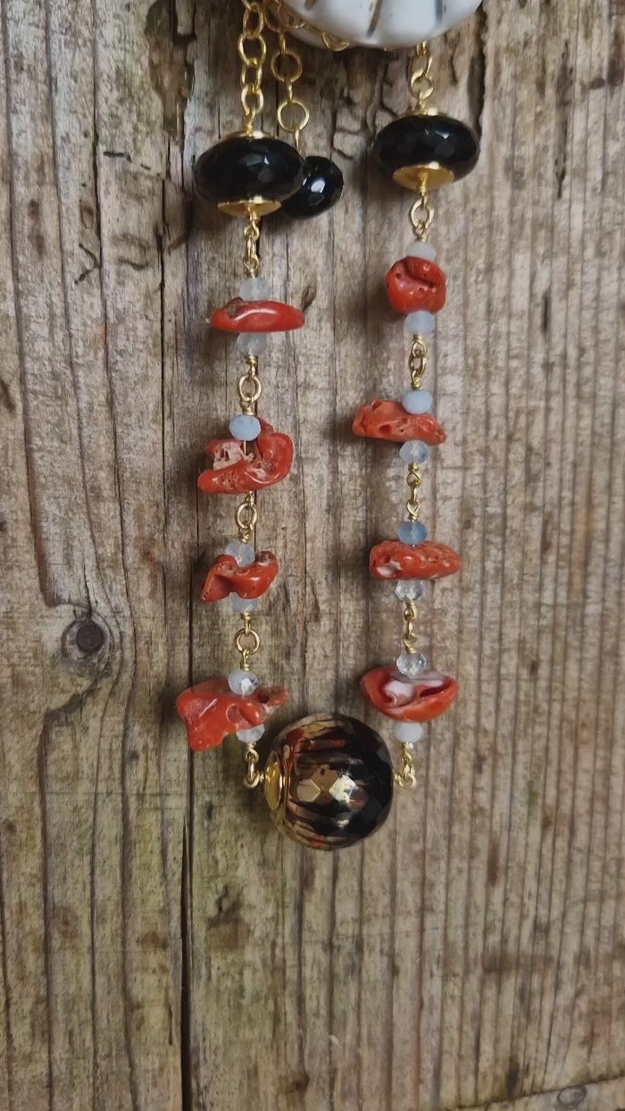 Collana di corallo, acquamarina e onice dipinto oro 24k