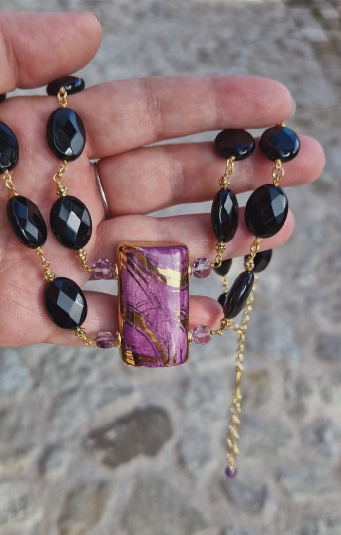 Collana in argento 925 con pendente in ceramica dipinta con oro 24k, ametista e onice