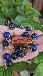 Collana donna di ceramica dipinta Pied de poule con oro 24k, cristallo di rocca e occhio di tigre