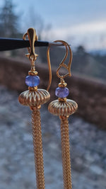 Orecchini lunghi con la tanzanite