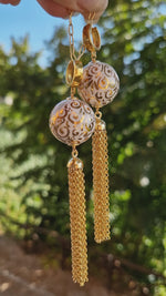 Orecchini pendenti argento 925 in maiolica dipinta oro 24k e nappa