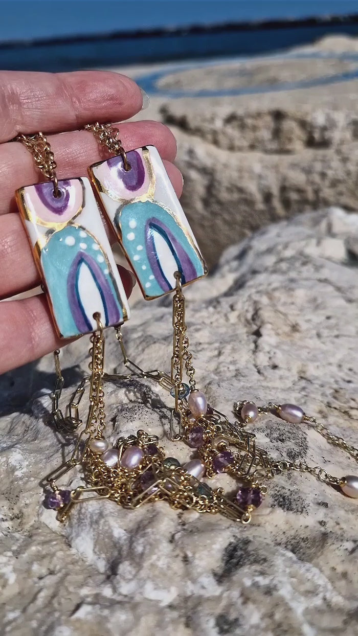 Collana lunga con perle, topazio, ametista e ceramica dipinta oro 24k