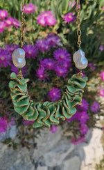 Collana con perle barocche e ruches in ceramica dipinta oro 24k