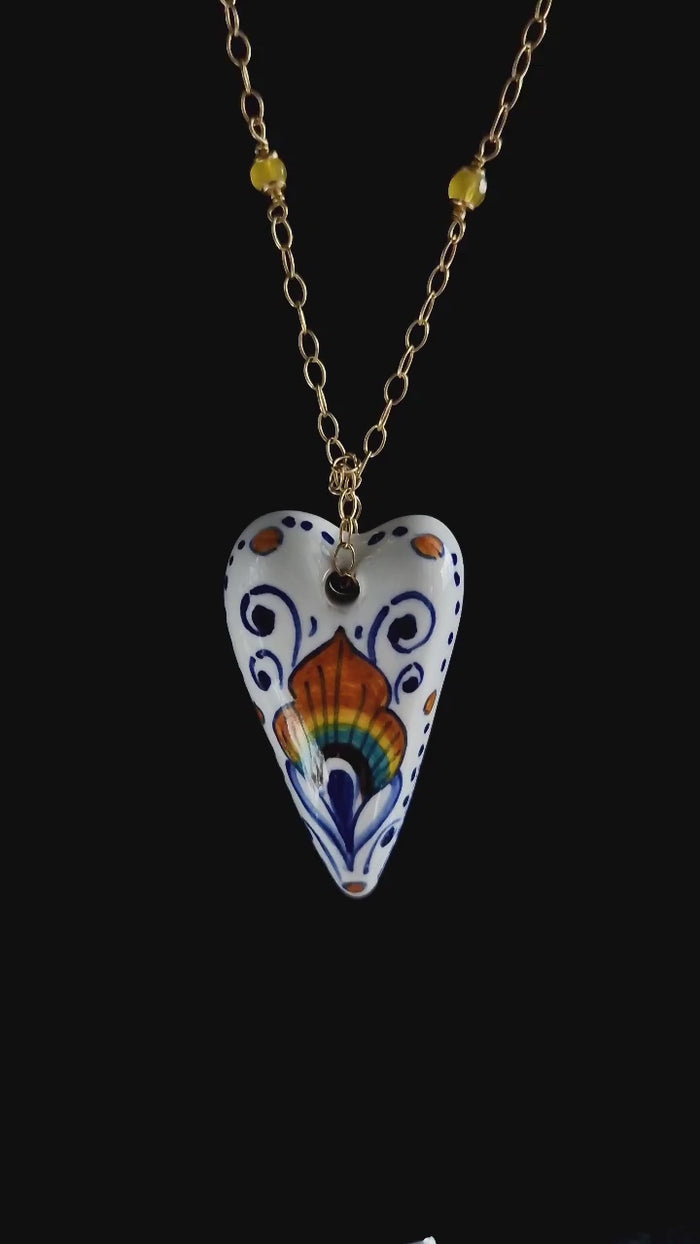 Girocollo con giada e pendente in maiolica